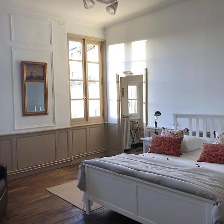 Beautifully Renovated Rooms On Place New York Angulema Exterior foto